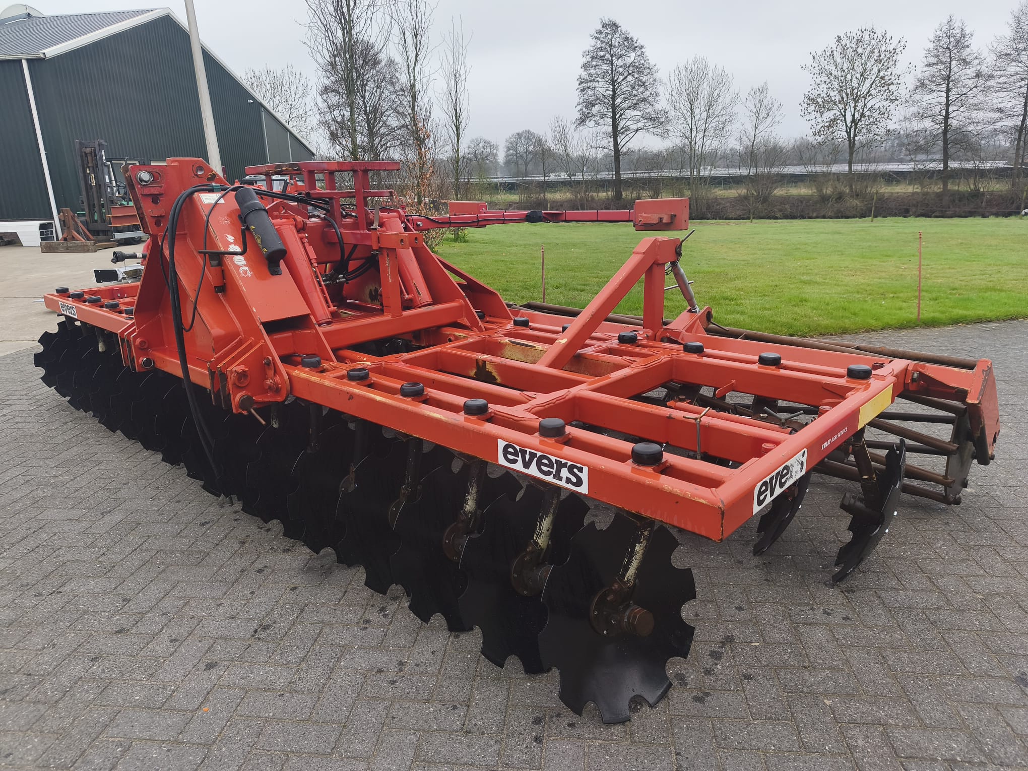 Evers JE-500 schijveneg voor stoppelbewerking bij KWAST Agri-Service in Almelo